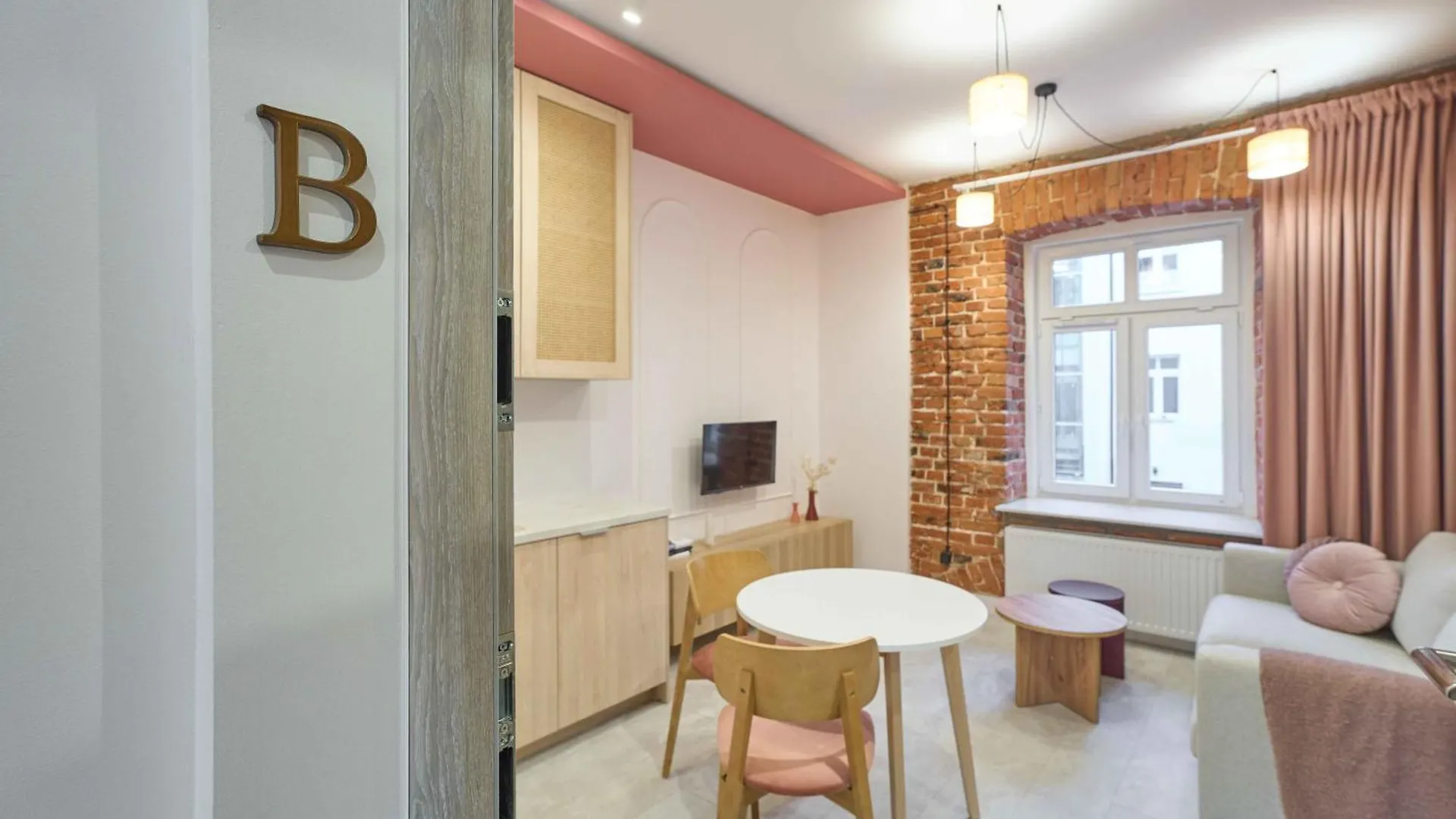 Warsaw Concierge Soho Studio Apartment