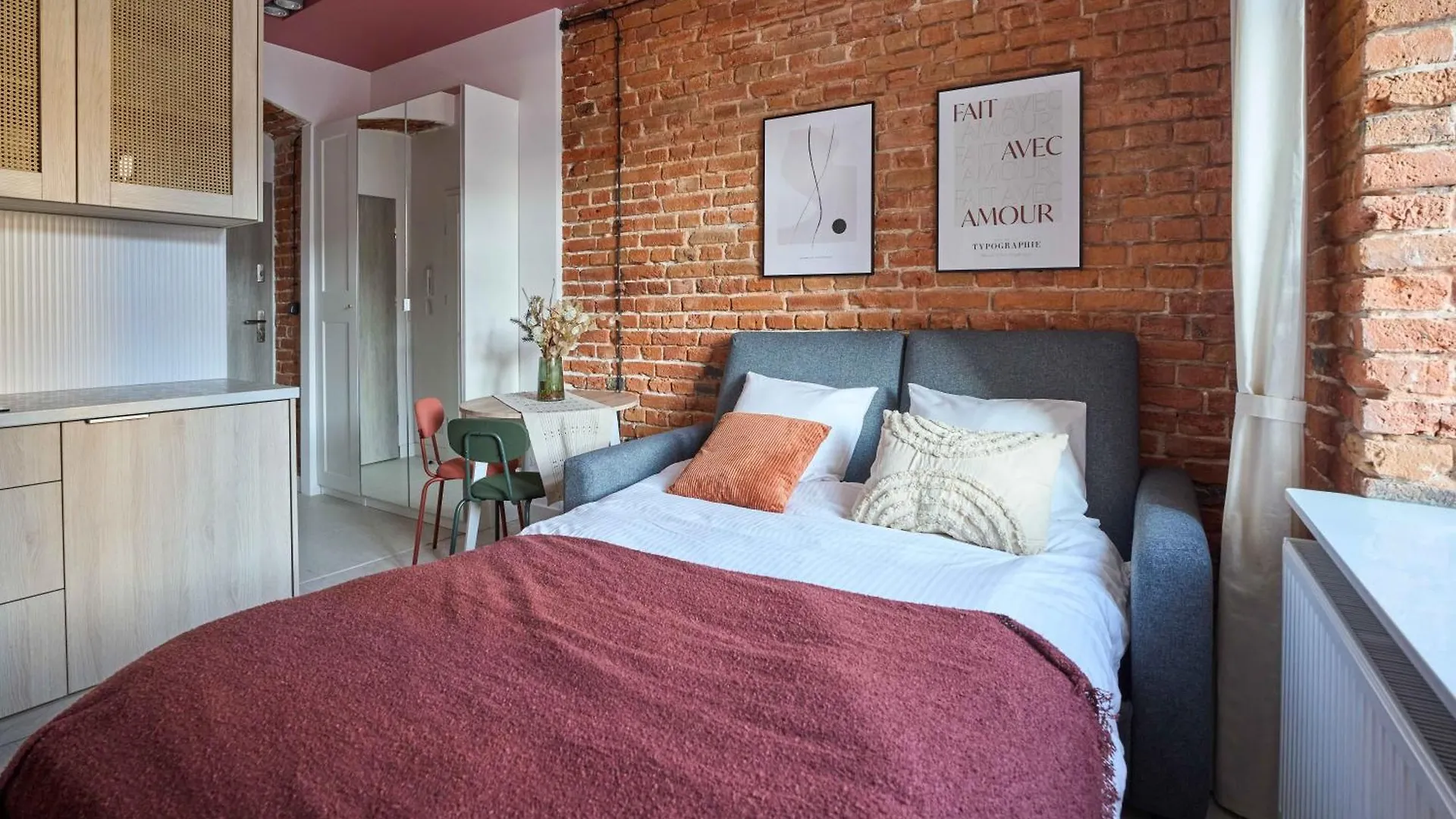 Warsaw Concierge Soho Studio Apartment
